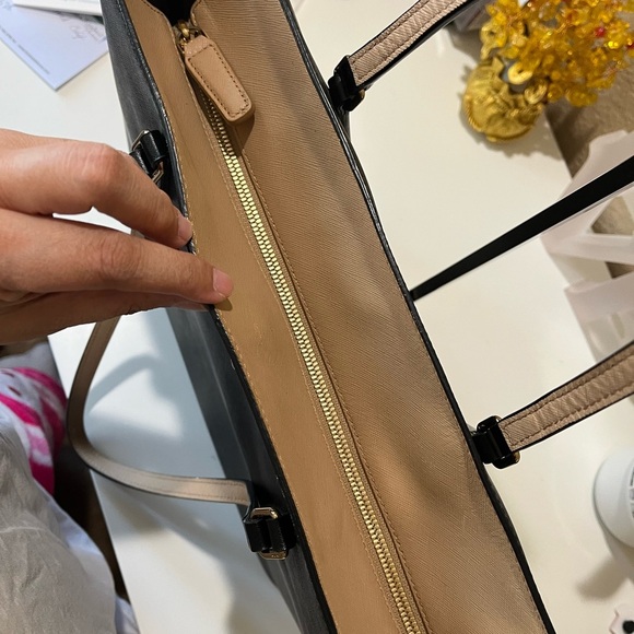 MCM BLACK SAFFIANO LEATHER TOTE WITH POUCH - Picture 8 of 16